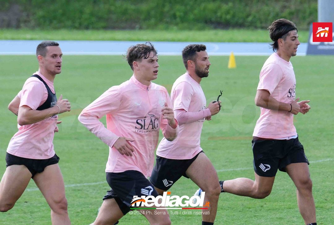 FOTO Ritiro Palermo, seduta mattutina ad Aquagranda (GALLERY)- immagine 1