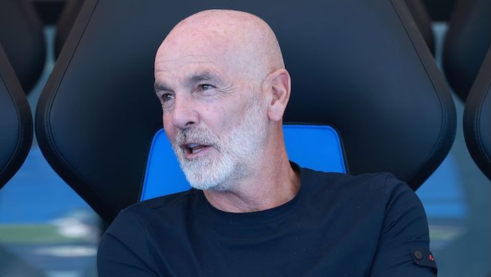 PISA, ITALY - SEPTEMBER 28: Stefano Pioli manager of ACF Fiorentina looks on during the Serie A match between Pisa SC and ACF Fiorentina at Arena Garibaldi on September 28, 2025 in Pisa, Italy. (Photo by Gabriele Maltinti/Getty Images) Pioli: “Falsità su di noi, spiego tutto! Critiche, Gudmundsson, Sohm, Fagioli, Comuzzo e gioca De Gea” - immagine 1