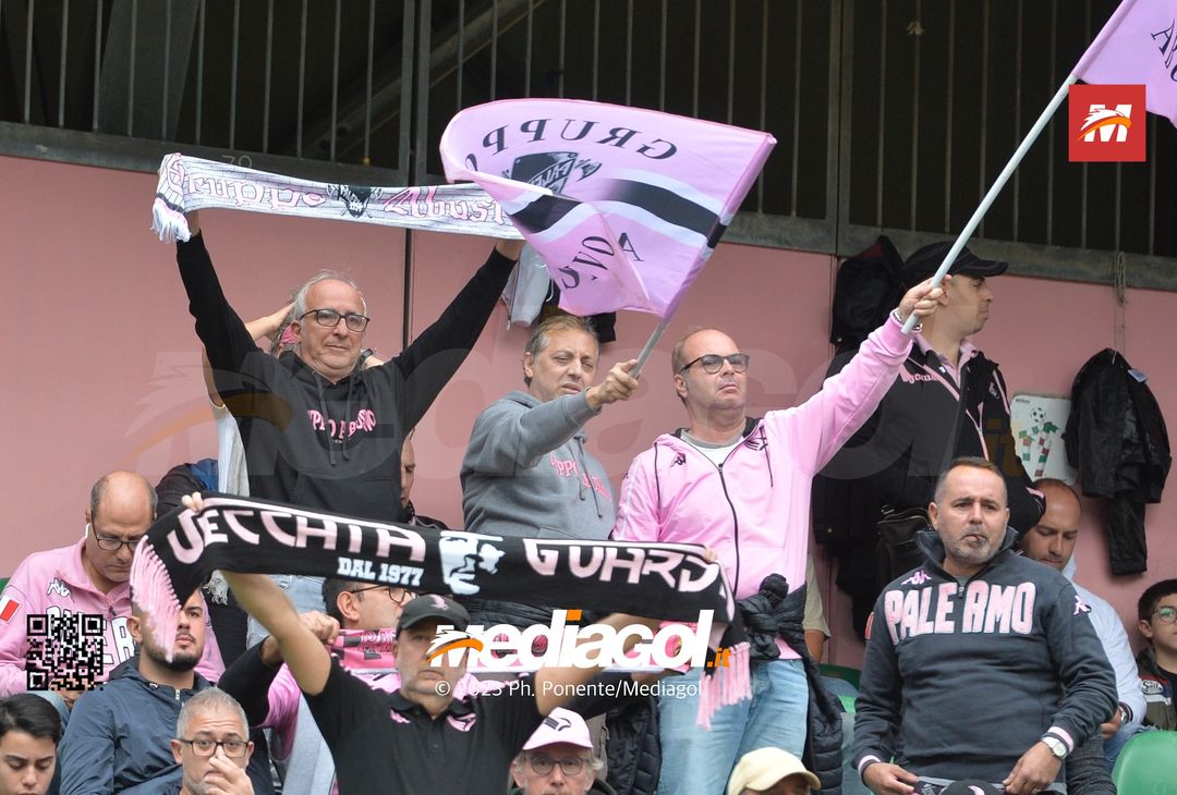 FOTOTIFO Palermo-Cittadella 0-1, gli scatti ai tifosi al “Renzo Barbera” (GALLERY) - immagine 52