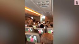 VIDEO / Segna il rigore decisivo, esulta tutto l’aereo