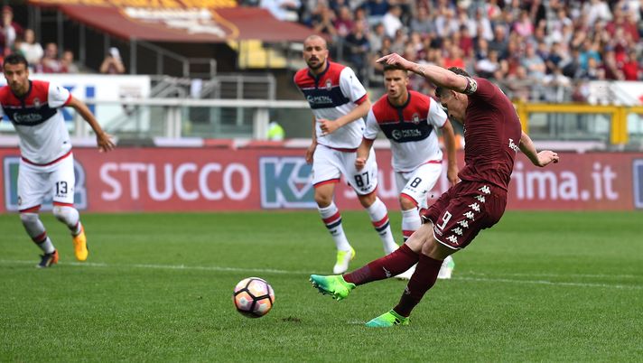 TURIN, ITALY - APRIL 15: Andrea Belotti of FC Torino scores the opening goal from the penalty spot during the Serie A match between FC Torino and FC Crotone at Stadio Olimpico di Torino on April 15, 2017 in Turin, Italy. (Photo by Valerio Pennicino/Getty Images) Torino-Crotone, i precedenti: con i pitagorici non è mai una passeggiata - immagine 1