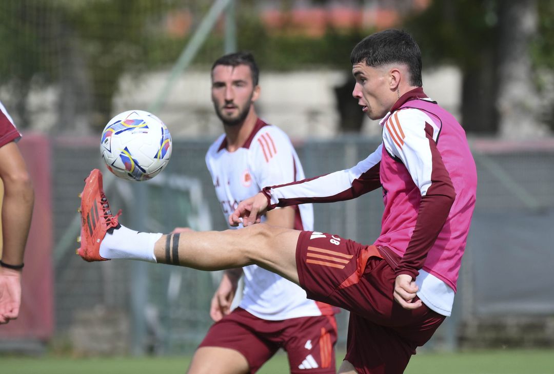 Roma, l’allenamento del venerdì: c’è Pellegrini, out Dybala – FOTOGALLERY - immagine 25