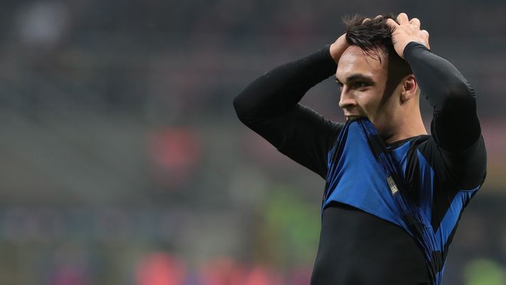 MILAN, ITALY - FEBRUARY 17: Lautaro Martinez of FC Internazionale reacts after missing a chance of a goal during the Serie A match between FC Internazionale and UC Sampdoria at Stadio Giuseppe Meazza on February 17, 2019 in Milan, Italy. (Photo by Emilio Andreoli/Getty Images) inter