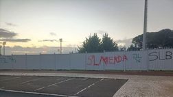 Il Benfica vince il derby di Lisbona e batte i vandali all’assalto del suo centro sportivo