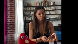 VIDEO / Rossella Fiamingo mostra la scatola con l’oro vinto alle Olimpiadi
