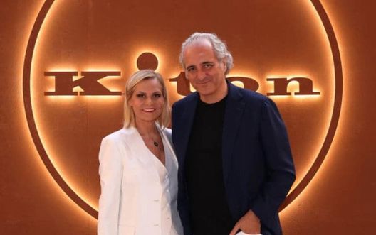 Simona Ventura compie 60 anni. Una sua t-shirt ha fomentato i suoi fans- immagine 2