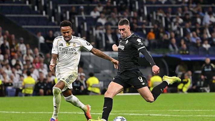 MADRID, SPAIN - OCTOBER 22: Dusan Vlahovic of Juventus shoots during the UEFA Champions League 2025/26 League Phase MD3 match between Real Madrid C.F. and Juventus at Estadio Santiago Bernabeu on October 22, 2025 in Madrid, Spain. (Photo by Filippo Alfero - Juventus FC/Juventus FC via Getty Images) dusan vlahovic