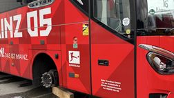 Disavventura Mainz, bucate 3 ruote del bus a poche ore dall’esordio in Conference League