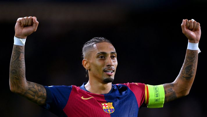 BARCELONA, SPAIN - OCTOBER 23: Raphinha of FC Barcelona celebrates scoring his team's third goal during the UEFA Champions League 2024/25 League Phase MD3 match between FC Barcelona and FC Bayern Munchen at Estadi Olimpic Lluis Companys on October 23, 2024 in Barcelona, Spain. (Photo by David Ramos/Getty Images) Barcellona, Raphinha: “Potevo giocare Euro 2020 con l’Italia” - immagine 1