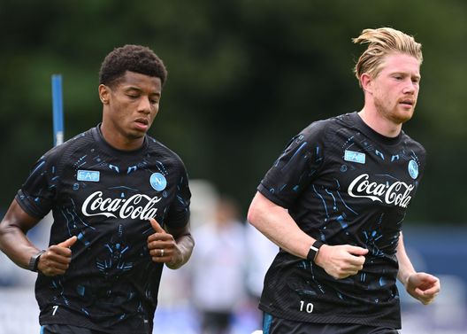 DIMARO, ITALIA - 25 LUGLIO: David Neres del Napoli in ritiro a Dimaro con De Bruyne (Photo by SSC NAPOLI/SSC NAPOLI via Getty Images) Amma faticà cchiù assaje: il nuovo Napoli tra fantasia, coesione e qualche incognita- immagine 2