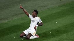 Pallone d’Oro, da Kroos a Zidane: tutti consolano Vinicius Junior