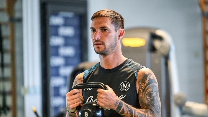 NAPLES, ITALY - JULY 10: Matteo Politano of SSC Napoli at Napoli Sporting Center on July 10, 2024 in Castel Volturno (Caserta), Italy. (Photo by SSC NAPOLI/SSC NAPOLI via Getty Images) Politano: “Appello a Osimhen? Rispondo così. Conte carico, ho parlato con Di Lorenzo e…” - immagine 1