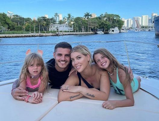Instagram La ex moglie di Bonolis sulle figlie di Wanda e Icardi: “Credo che sia necessario…”- immagine 2