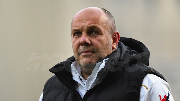 PARMA, ITALY - APRIL 02:  Head coach Bruno Tedino of US Citta di Palermo looks on before the serie B match between Parma Calcio and US Citta di Palermo at Stadio Ennio Tardini on April 2, 2018 in Parma, Italy.  (Photo by Alessandro Sabattini/Getty Images)  Cittadella-Trento 1-3: Tedino batte Gorini e aspetta di affrontare il ‘suo’ Palermo - immagine 1
