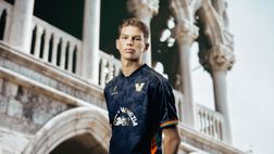 Venezia, le nuove maglie rendono omaggio al legame del club con la città