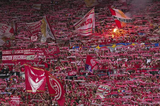 Disavventura Mainz, bucate 3 ruote del bus a poche ore dall’esordio in Conference League- immagine 2