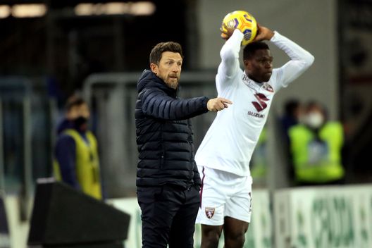 CAGLIARI, ITALY - FEBRUARY 19: Eusebio di Francesco coach of Cagliari reacts during the Serie A match between Cagliari Calcio and Torino FC at Sardegna Arena on February 19, 2021 in Cagliari, Italy. (Photo by Enrico Locci/Getty Images) Cagliari-Torino 0-1, il tabellino: cinque ammoniti. Nessun diffidato granata- immagine 2