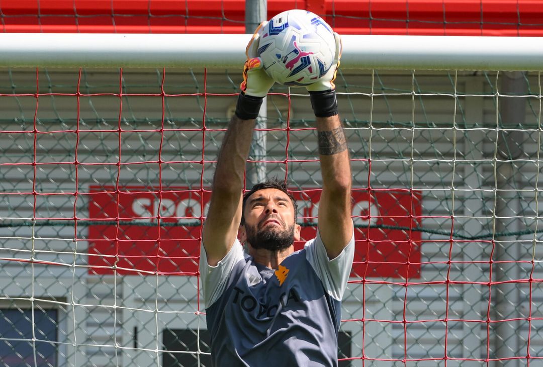Roma, allenamento tra palestra e campo a Monzello: Dybala c’è – FOTO GALLERY - immagine 44