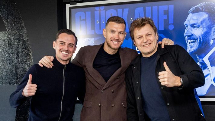 Ufficiale, Dzeko è un calciatore dello Schalke: “Da subito entusiasta di venire” Ufficiale, Dzeko è un calciatore dello Schalke: “Da subito entusiasta di venire” - immagine 1