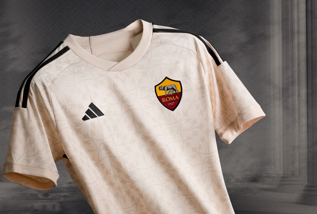 Roma, ecco la seconda maglia firmata Adidas – FOTO GALLERY- immagine 1