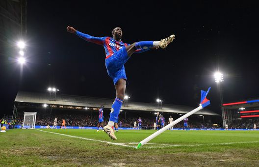 Jean-Philippe Mateta del Crystal Palace festeggia il primo gol della sua squadra calciando la bandierina del calcio d'angolo durante la partita di Premier League tra Crystal Palace FC e Chelsea FC al Selhurst Park il 04 gennaio 2025 a Londra, Inghilterra. (Foto di Justin Setterfield/Getty Images) Crystal Palace in Conference: arriva il comunicato ufficiale della UEFA- immagine 3