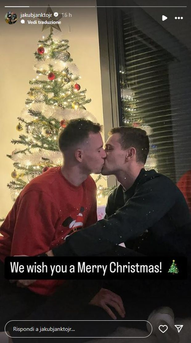 Calcio – ‘Buon Natale’: Jankto posta una foto mentre bacio il suo compagno- immagine 2