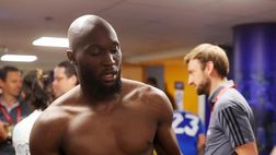 L’Inter non lo vuole più, Lukaku è solo. Toni durissimi di Ausilio al telefono: cosa è successo