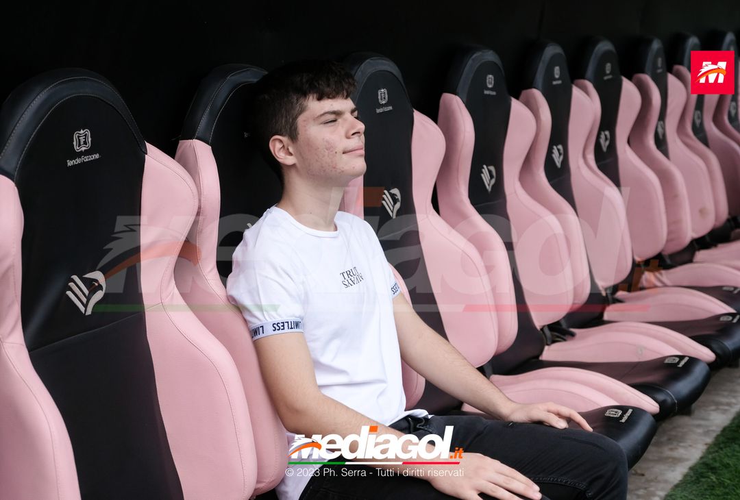 FOTO PALERMO, i tifosi rosanero in tour allo stadio ‘Renzo Barbera’ (GALLERY) - immagine 19