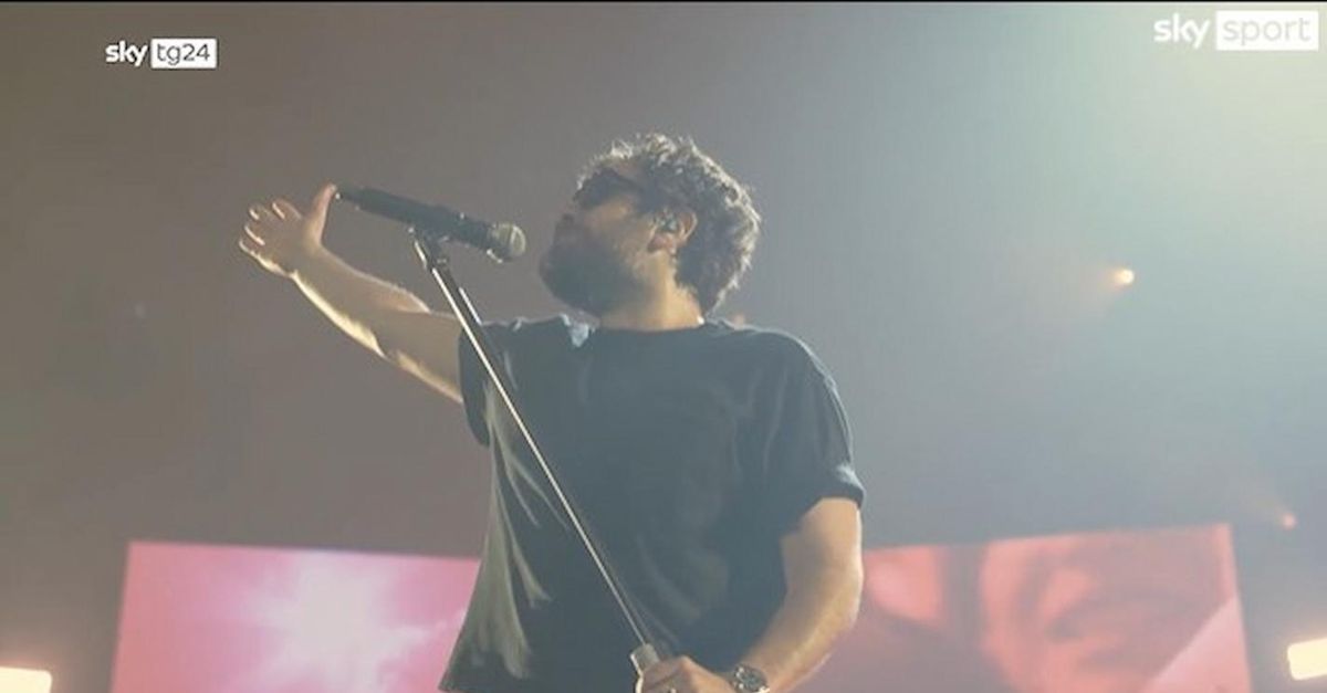 VIDEO / Tommaso Paradiso in tour: “Spero che il mio pubblico canti e si diverta”