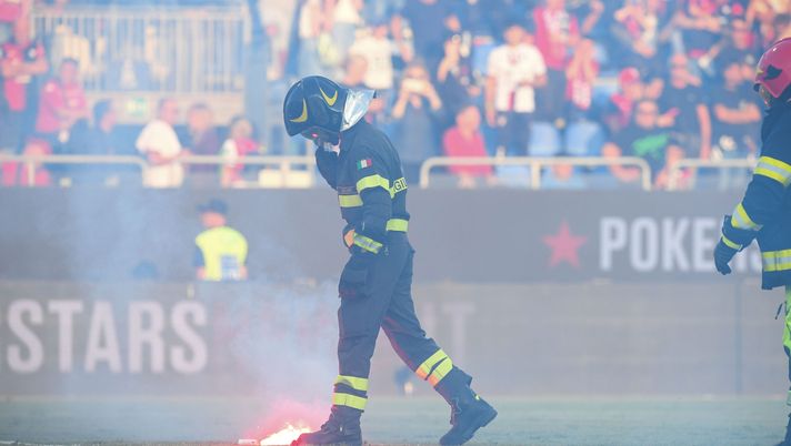 Cagliari-Napoli, ferito uno steward in curva durante gli incidenti nel primo tempo - immagine 1