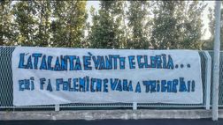 Atalanta, striscione a Zingonia contro le critiche: “Vanto e gloria, chi fa polemiche vada a Trigoria”