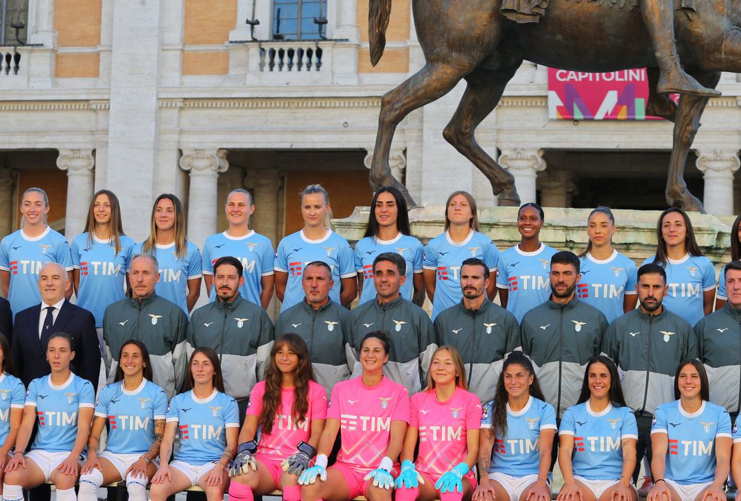 WOMEN | Lazio, foto di squadra al Campidoglio: c’è anche Onorato – GALLERY - immagine 17