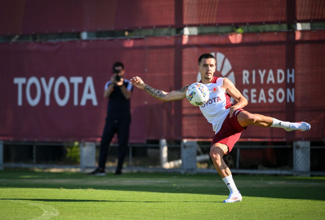 Trigoria, la firma e il primo allenamento di Enzo Le Fée con la Roma – FOTO GALLERY - immagine 12