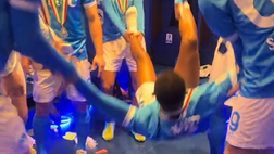 I giovani azzurri scherzano con il senatore Juan Jesus: ecco cosa gli fanno!