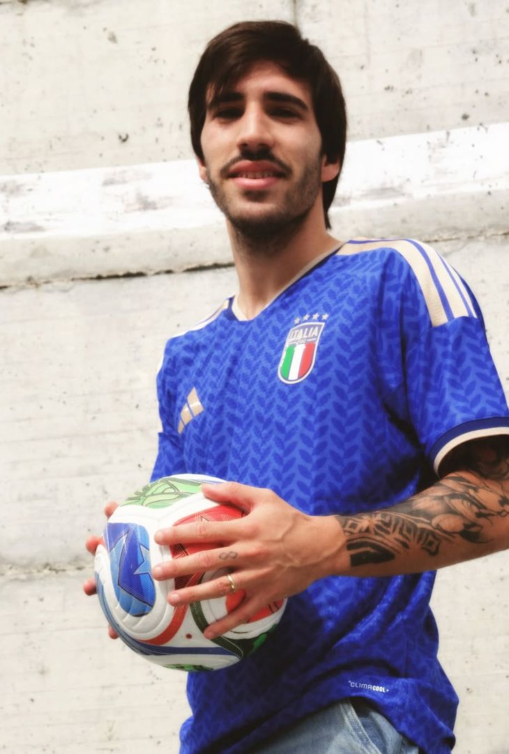 L’Italia presenta la nuova maglia: benvenuta Azzurra! –  LA FOTOGALLERY - immagine 2