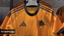 Roma, la seconda maglia firmata Adidas. Dal lupetto ai fulmini: tutti i dettagli