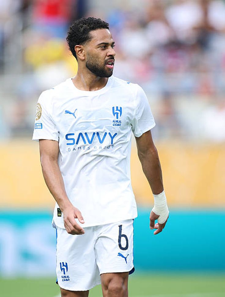 Il terzino con la maglia dell'Al-Hilal. (Photo by Alex Grimm/Getty Images) Al Hilal, Renan Lodi escluso dal campionato: rescissione del contratto e battaglia legale- immagine 3