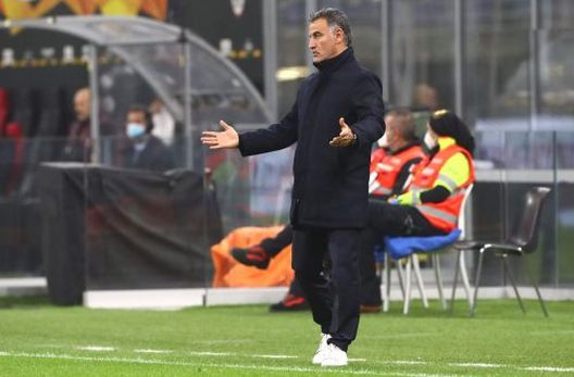 MILANO, ITALIA - 5 NOVEMBRE: L'allenatore del LOSC Lille, Christophe Galtier, gesticola durante la partita della fase a gironi H di UEFA Europa League tra AC Milan e LOSC Lille allo stadio San Siro il 5 novembre 2020 a Milano, Italia. (Foto di Marco Luzzani/Getty Images) Galtier