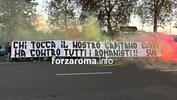 Roma, la Sud al fianco di Pellegrini: “Chi tocca il capitano ha contro i romanisti” Roma, la Sud al fianco di Pellegrini: “Chi tocca il capitano ha contro i romanisti” - immagine 1