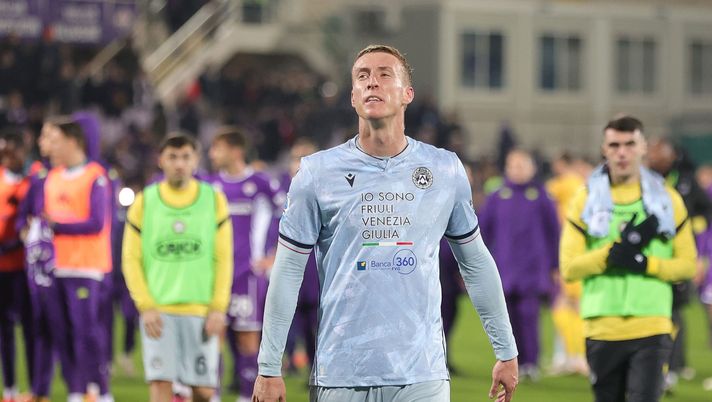 FLORENCE, ITALY - DECEMBER 21: Adam Buksa of Udinese Calcio looks on during the Serie A match between ACF Fiorentina and Udinese Calcio at Artemio Franchi on December 21, 2025 in Florence, Italy. (Photo by Gabriele Maltinti/Getty Images) La Fiorentina rovina il Natale all’Udinese: dal 25 la squadra sarà in ritiro - immagine 1