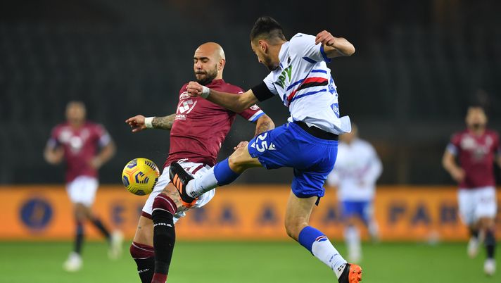 TURIN, ITALY - NOVEMBER 30: Simone Zaza of Torino F.C. battles for possession with Alex Ferrari of U.C. Sampdoria during the Serie A match between Torino FC and UC Sampdoria at Stadio Olimpico di Torino on November 30, 2020 in Turin, Italy. Sporting stadiums around Italy remain under strict restrictions due to the Coronavirus Pandemic as Government social distancing laws prohibit fans inside venues resulting in games being played behind closed doors. (Photo by Valerio Pennicino/Getty Images) Torino-Sampdoria: l’analisi tattica del match analyst- immagine 2