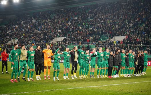 Vienna, Austria - 13 marzo 2025: Giocatori del Rapid Vienna festeggiano il passaggio del turno in Conference League. (Foto di Christian Hofer/Getty Images) Austria Vienna-Rapid, statistiche e precedenti del derby della capitale- immagine 3