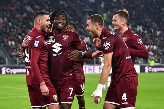 TURIN, ITALY - FEBRUARY 28: Antonio Sanabria of Torino FC celebrates after scoring the team's second goal with teammates during the Serie A match between Juventus and Torino FC at Allianz Stadium on February 28, 2023 in Turin, Italy. (Photo by Valerio Pennicino/Getty Images)