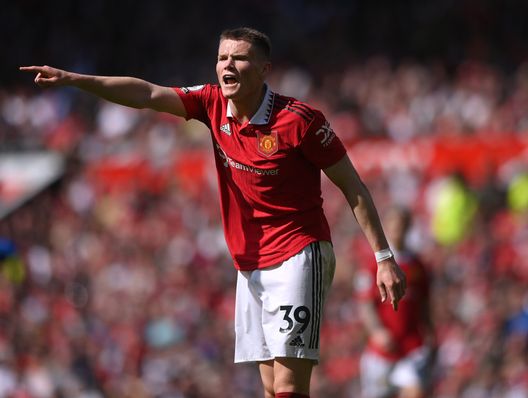 MANCHESTER, ENGLAND - APRIL 08: Scott McTominay of Manchester United reacts during the Premier League match between Manchester United and Everton FC at Old Trafford on April 08, 2023 in Manchester, England. (Photo by Stu Forster/Getty Images) Roma, da Kamada a Sabitzer e Samardzic: dubbi e obiettivi per il post Frattesi- immagine 2