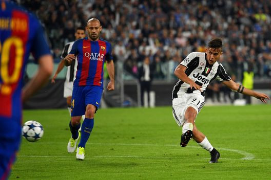 Torino, Italia - 11 aprile 2017: Il gol di Paulo Dybala contro il Barcellona nei quarti di finale della Champions League 2016/2017. (Foto di Mike Hewitt/Getty Images) Real Madrid-Juventus, 3 giugno 2017: le emozioni della finale di Champions League- immagine 2