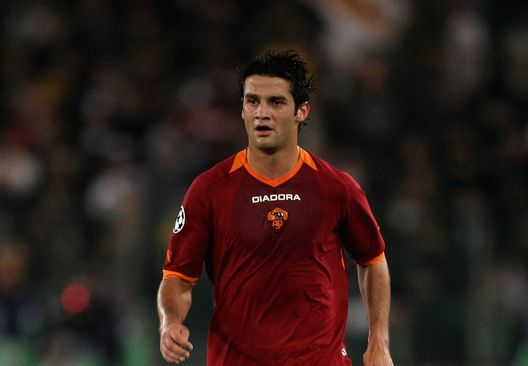 Quando la Roma mise sul mercato Chivu. Gds: “A Trigoria lo guardavano come se fosse matto” - immagine 1