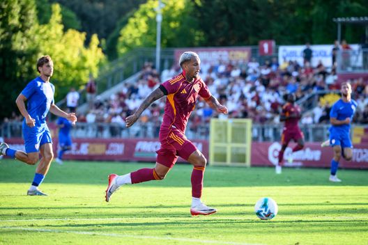 Wesley in azione con la maglia della Roma (Photo by Fabio Rossi/AS Roma via Getty Images) Roma-Cannes 3-0, cronaca e impressioni della quarta amichevole giallorossa- immagine 3
