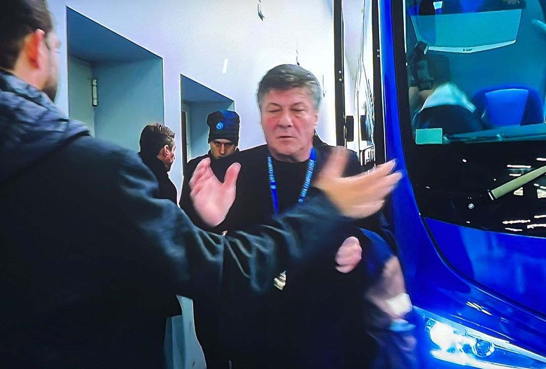 GALLERY La carica di Edo De Laurentiis: il gesto con Mazzarri e alcuni calciatori- immagine 1