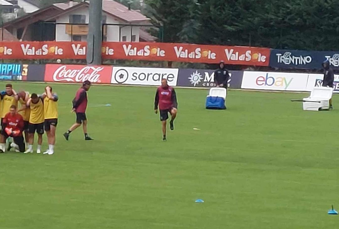 GALLERY La partitella la vincono i gialli: foto di rito per Kvara e compagni - immagine 4