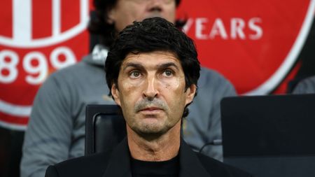 MILAN, ITALY - MAY 24: Joao Costa, Coach of AC Milan, looks on prior to the Serie A match between AC Milan and Monza at Stadio Giuseppe Meazza on May 24, 2025 in Milan, Italy. (Photo by Marco Luzzani/Getty Images) conceicao-vice-post-milan-monza-intervista-dichiarazioni-serie-a